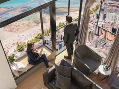 Bay Window – Modernidad y Confort a 790 m de la Playa